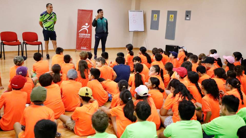 EL CAMPAMENTO DE VERANO CODESON 2024   TUVO DESTACADAS VISITAS EN SUS DOS SEDES